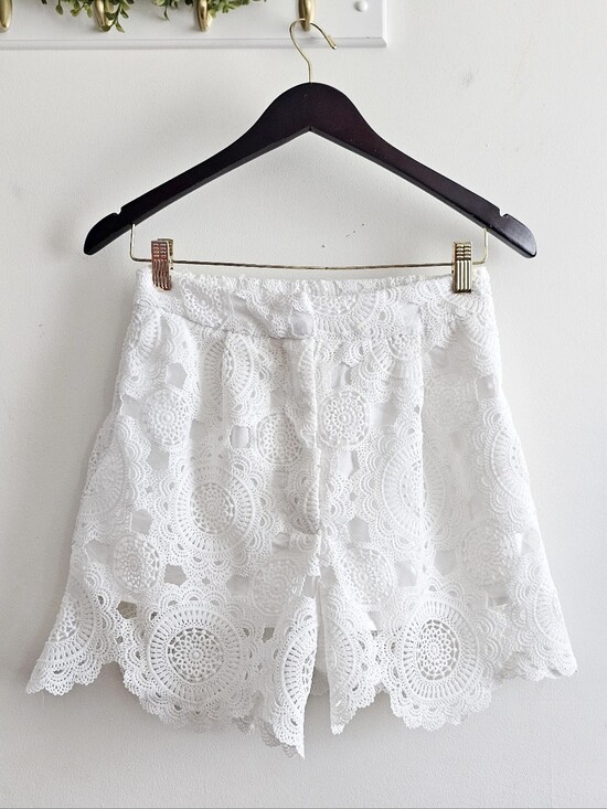 Blue Rain Pants - Blue Rain White Crochet Lace Skort Women's Medium Boho Scalloped Lined Shorts